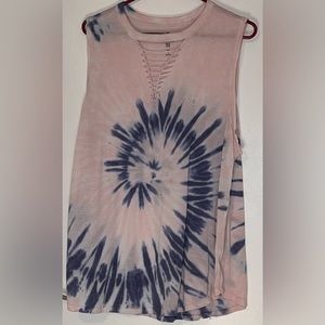 SO tye dye T-shirt with cutout detail. Size 1x.